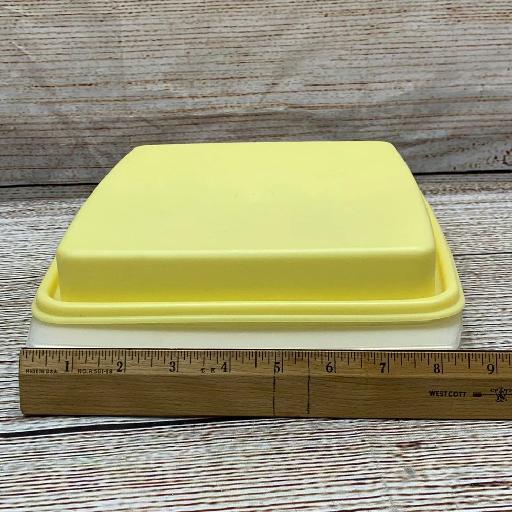 Tupperware Deviled Egg Carrier Tray Holder 12 Eggs‎ Yellow Lid